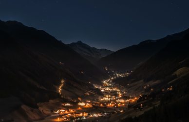 Ciudad completamente iluminada